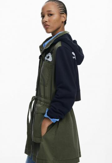 Куртка с накладнымит карманами