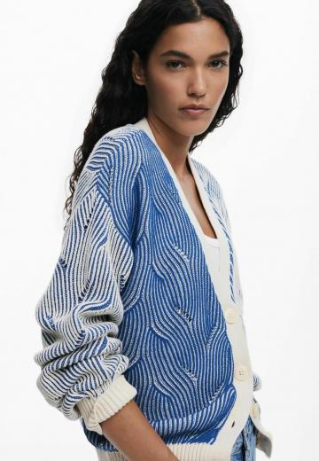 Жаккардовая вязаная кофта