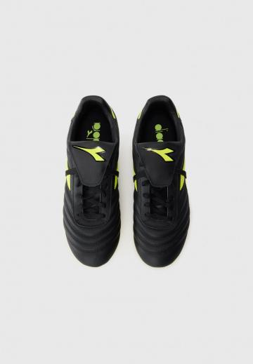 Футбольные бутсы