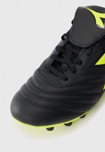 Футбольные бутсы