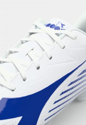 Футбольные бутсы