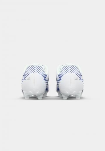 Футбольные бутсы