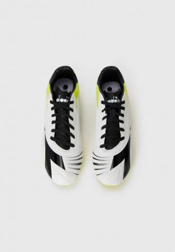 Футбольные бутсы