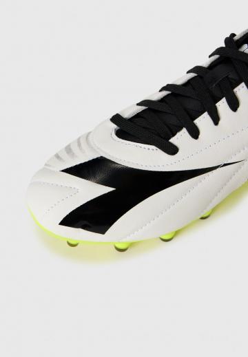 Футбольные бутсы