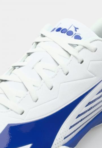 Футбольные бутсы