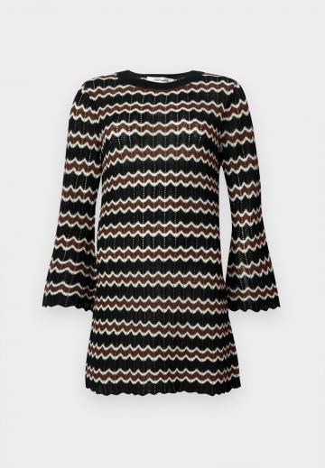 Вязаное платье