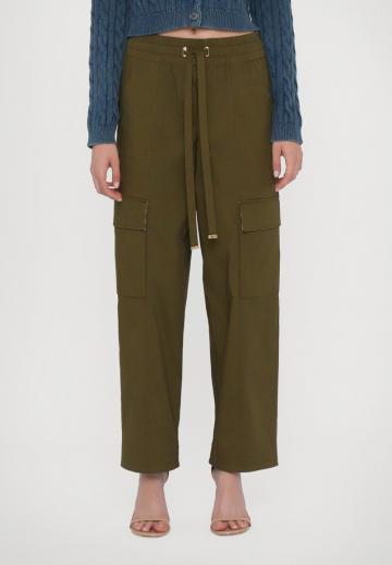 Брюки с накладными карманами