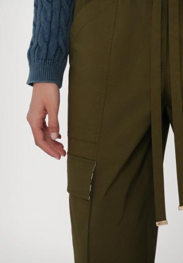 Брюки с накладными карманами
