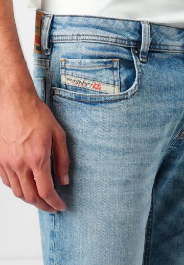 Прямые джинсы