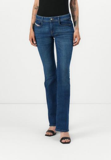 Клешеные джинсы