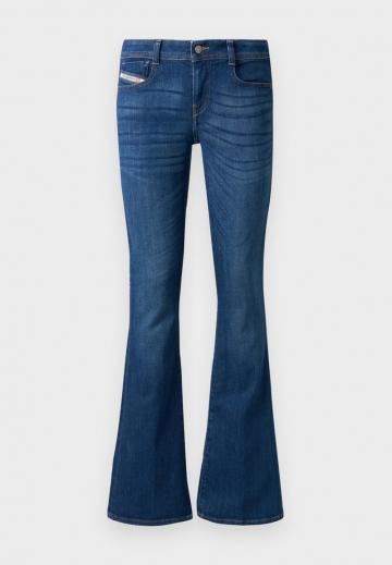 Клешеные джинсы