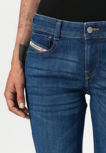 Клешеные джинсы