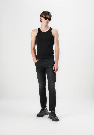 Узкие джинсы