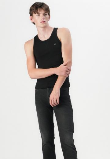 Узкие джинсы