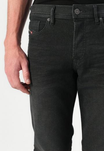 Узкие джинсы