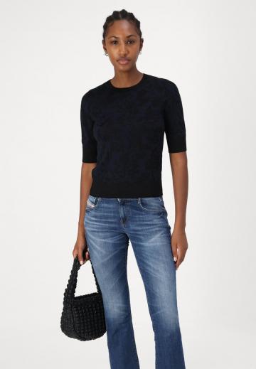 Клешеные джинсы