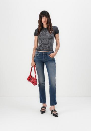 Узкие джинсы