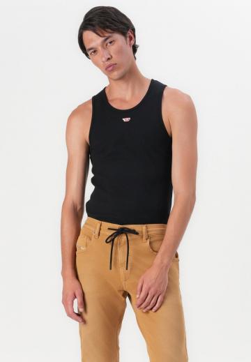 Узкие джинсы