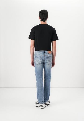 Прямые джинсы