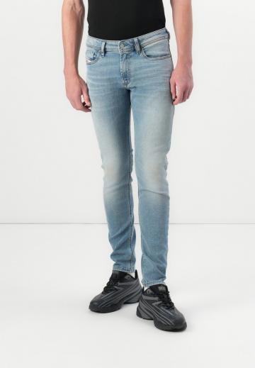 Узкие джинсы