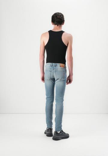 Узкие джинсы