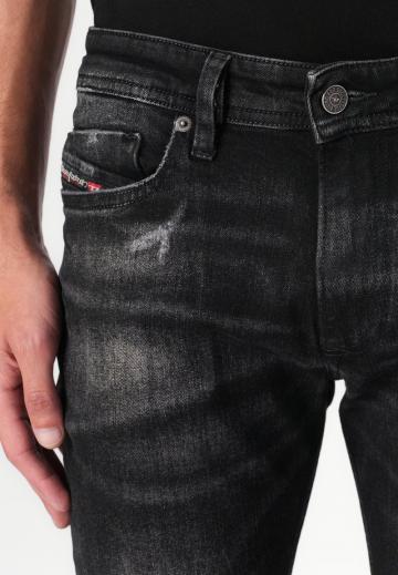 Узкие джинсы