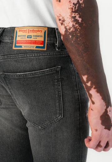 Прямые джинсы