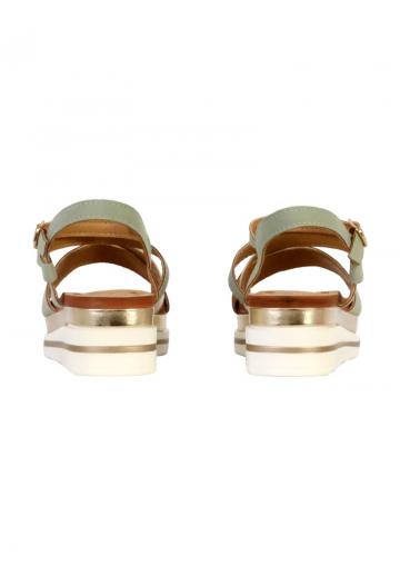 Босоножки на танкетке