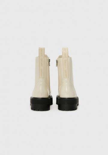 Ботинки на шнуровке