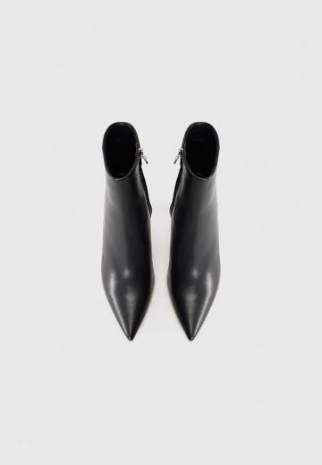 Полусапожки на высоком каблуке