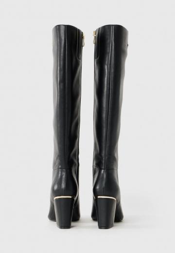 Высокие сапоги