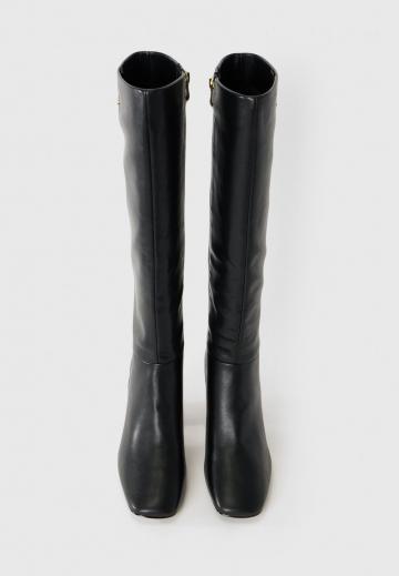 Высокие сапоги
