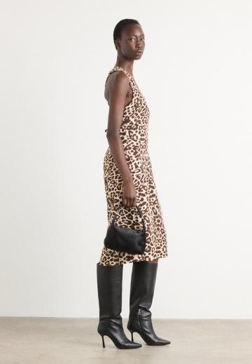 Платье футляр