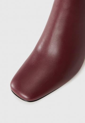 Высокие сапоги