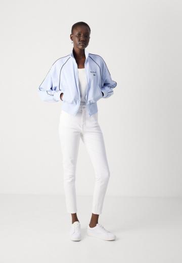 Узкие джинсы