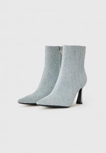 Высокие сапоги