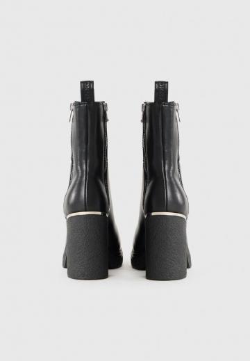 Высокие сапоги