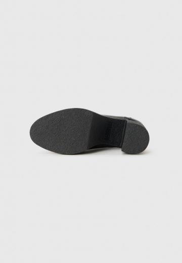 Высокие сапоги