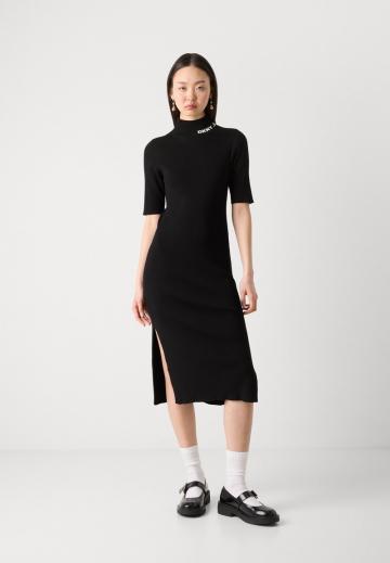 Вязаное платье