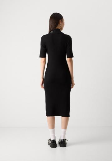 Вязаное платье