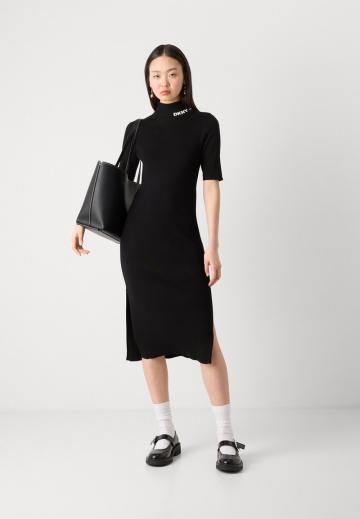 Вязаное платье