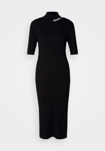 Вязаное платье