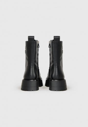 Сапожки на танкетке