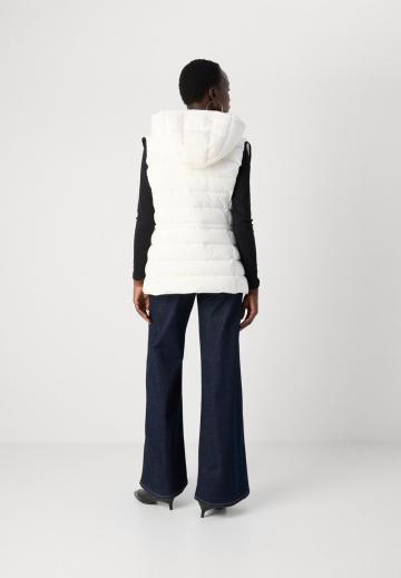 Длинный жилет