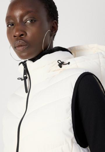 Длинный жилет