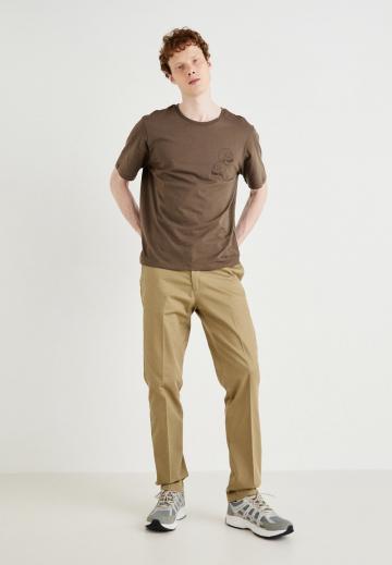 Брюки с накладными карманами