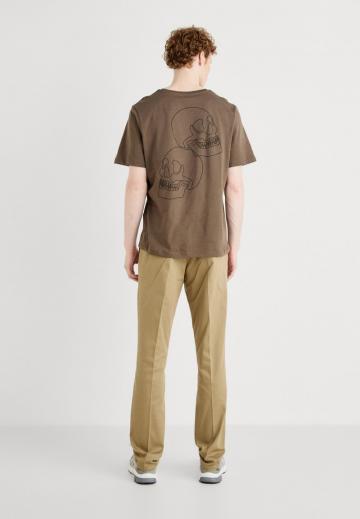 Брюки с накладными карманами