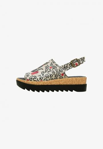 Босоножки на танкетке