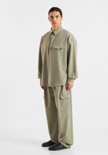 Брюки с накладными карманами