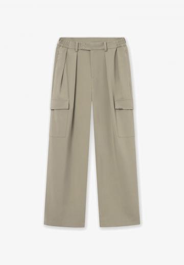 Брюки с накладными карманами